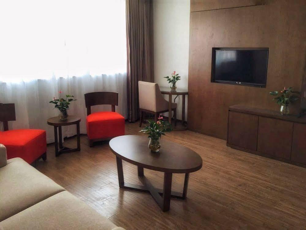 Noble Center Hotel Shanghai Esterno foto
